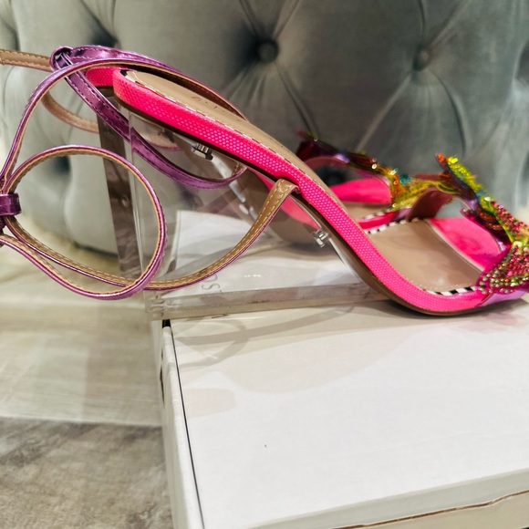 Butterfly Away … - Picture 4 of 8